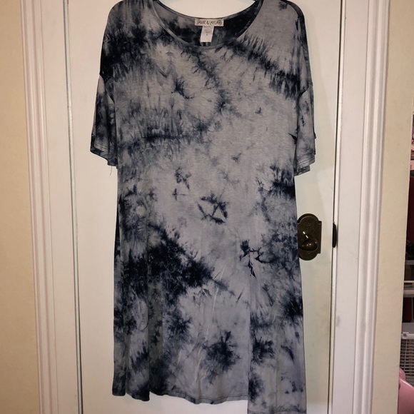 jamie & Layla Dresses & Skirts - NWT Jamie & Layla tie dyed dress size Med.
